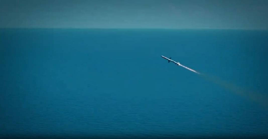 Kara Atmaca seyir füzesinden tam isabet. Yılmaz 'Gurur duyduk' diyerek paylaştı - Resim: 1